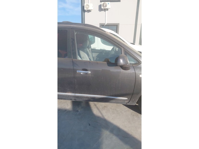 Recambio de puerta delantera derecha para kia carens iii monospace (un) 2.0 crdi 140 referencia OEM IAM   