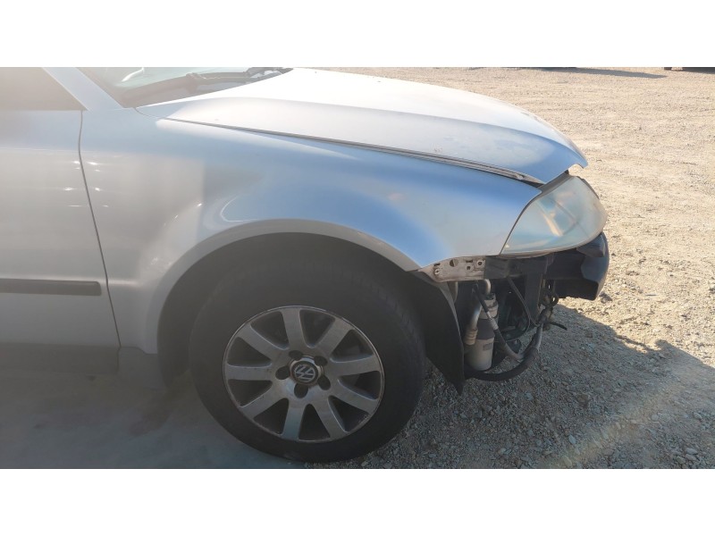 Recambio de aleta delantera derecha para volkswagen passat b5.5 (3b3) 1.6 referencia OEM IAM   
							