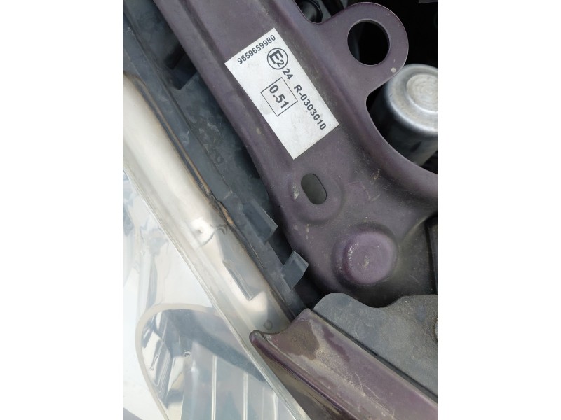 Recambio de faro derecho para peugeot 307 sw (3h) 1.6 hdi 110 referencia OEM IAM   
							