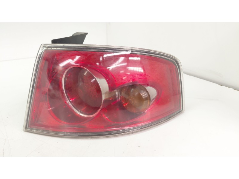 Recambio de piloto trasero derecho para seat ibiza iii (6l1) 1.9 tdi referencia OEM IAM 084451916R  
							