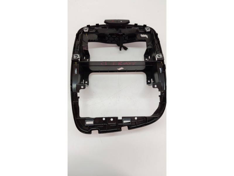 Recambio de moldura para renault clio iv (bh_) 0.9 tce 90 referencia OEM IAM 681048775R  
							