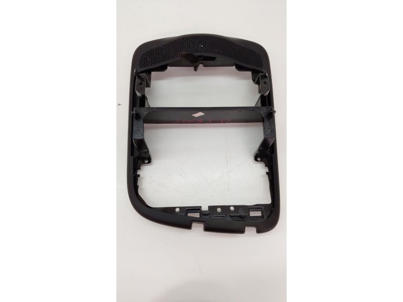 Recambio de moldura para renault clio iv (bh_) 0.9 tce 90 referencia OEM IAM 681048775R  
							