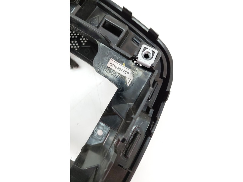 Recambio de moldura para renault clio iv (bh_) 0.9 tce 90 referencia OEM IAM 681048775R  
							
