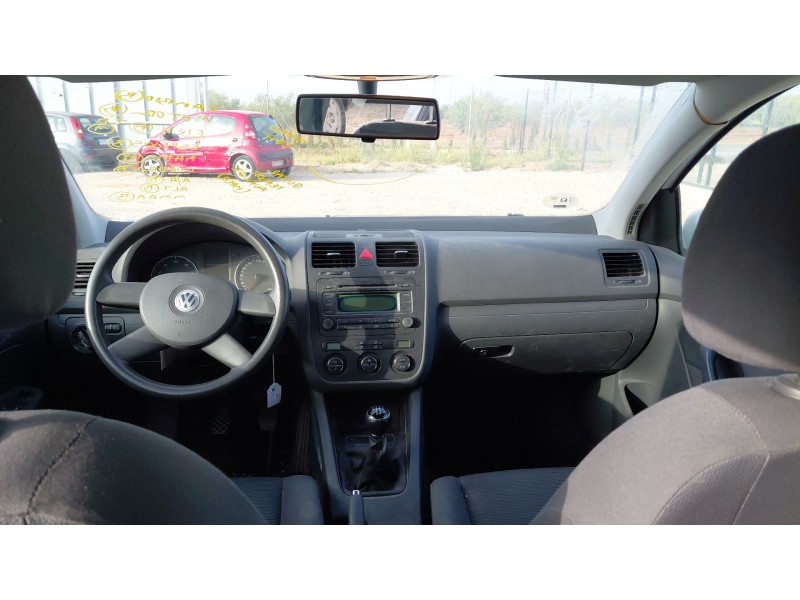 volkswagen golf v (1k1) del año 2005
							
