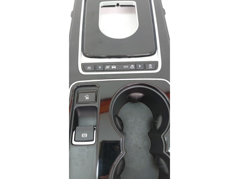 Recambio de consola central para jaguar f-pace (x761) 2.0 td4 awd referencia OEM IAM GX73044E04A  
							
