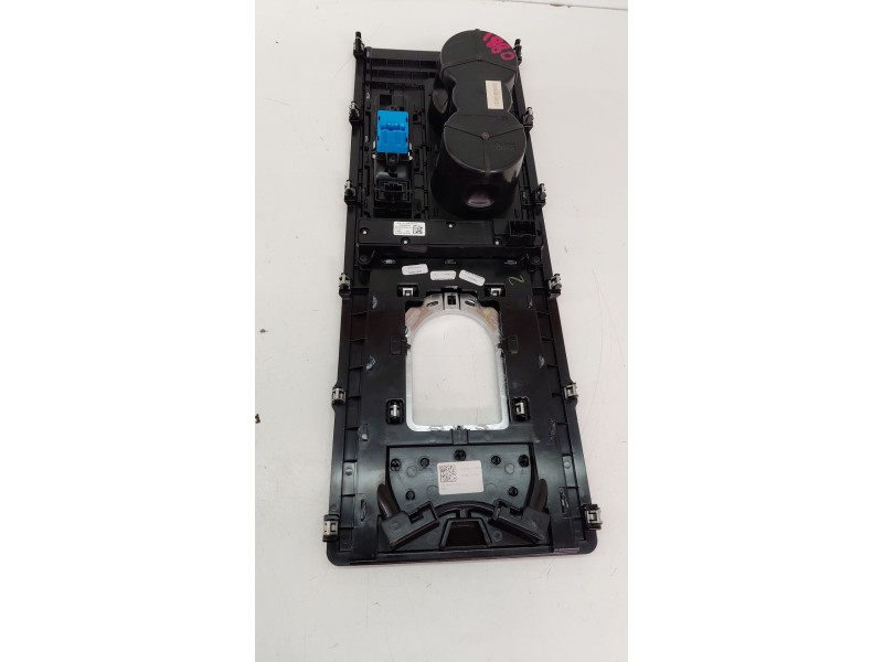 Recambio de consola central para jaguar f-pace (x761) 2.0 td4 awd referencia OEM IAM GX73044E04A  
							