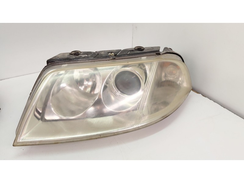 Recambio de faro izquierdo para volkswagen passat b5.5 (3b3) 1.6 referencia OEM IAM 3B0941015AN  
							