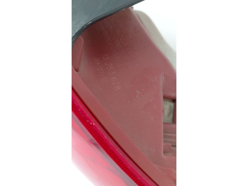 Recambio de piloto trasero derecho para opel meriva b monospace (s10) 1.3 cdti (75) referencia OEM IAM 13253628  