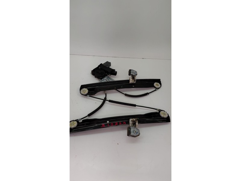 Recambio de elevalunas delantero derecho para opel meriva b monospace (s10) 1.3 cdti (75) referencia OEM IAM 13354548  
							