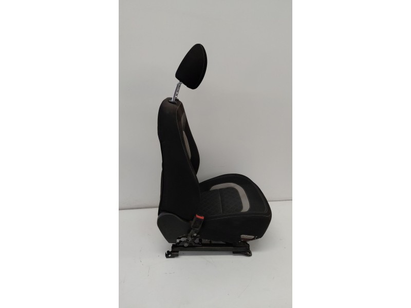 Recambio de asiento delantero izquierdo para kia cee´d 1.6 crdi 136 cv referencia OEM IAM   