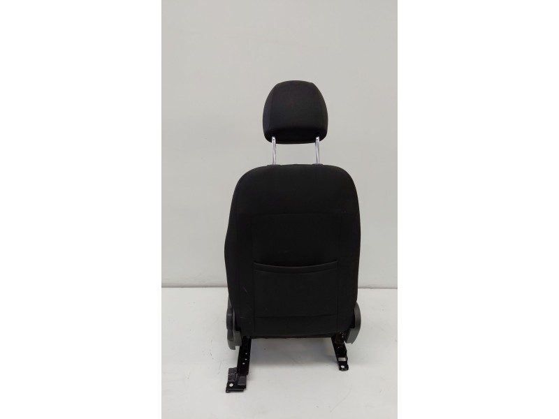 Recambio de asiento delantero izquierdo para kia cee´d 1.6 crdi 136 cv referencia OEM IAM   