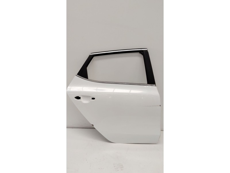 Recambio de puerta trasera derecha para kia cee´d 1.6 crdi 136 cv referencia OEM IAM   