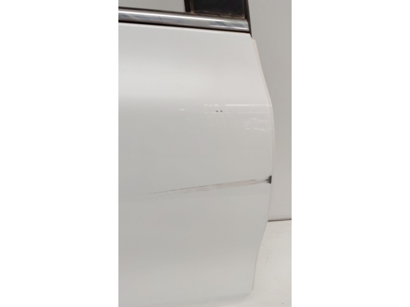 Recambio de puerta trasera derecha para kia cee´d 1.6 crdi 136 cv referencia OEM IAM   
