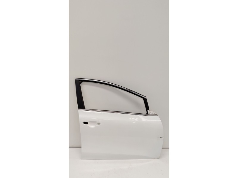 Recambio de puerta delantera derecha para kia cee´d 1.6 crdi 136 cv referencia OEM IAM   
							