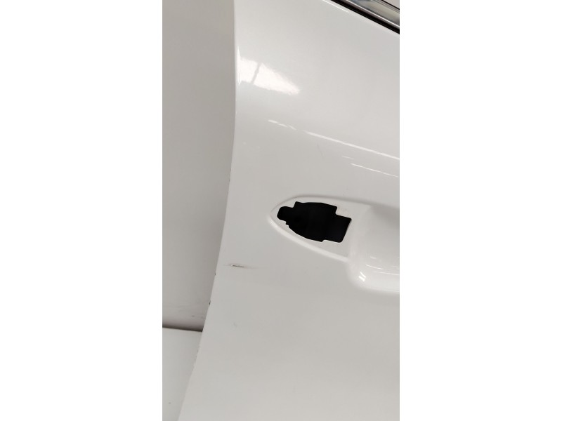 Recambio de puerta delantera derecha para kia cee´d 1.6 crdi 136 cv referencia OEM IAM   