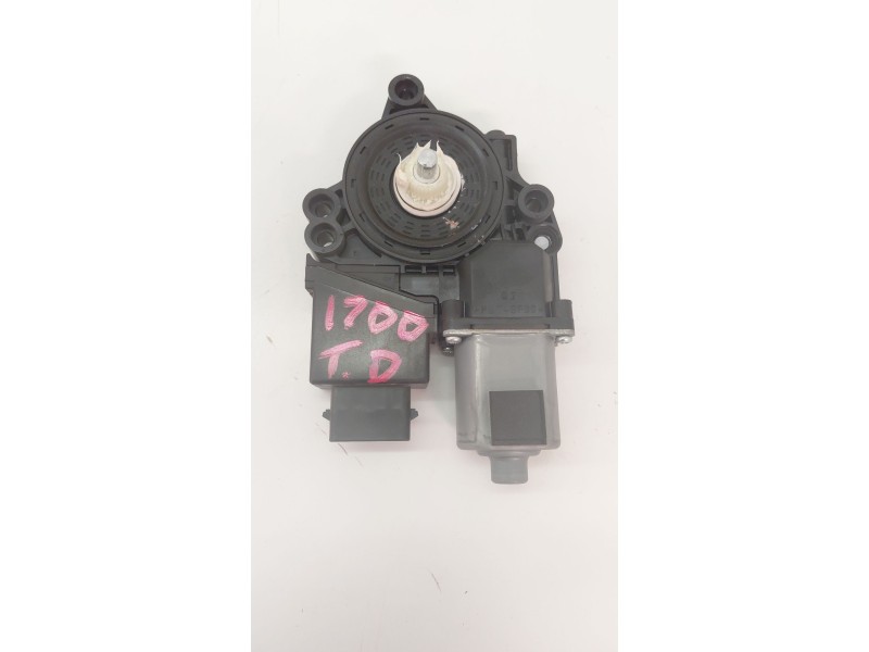 Recambio de elevalunas trasero derecho para kia cee´d 1.6 crdi 136 cv referencia OEM IAM 617013201  