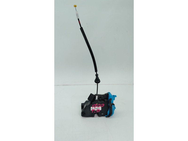Recambio de cerradura puerta trasera derecha para kia cee´d 1.6 crdi 136 cv referencia OEM IAM 81420A2400  
							
