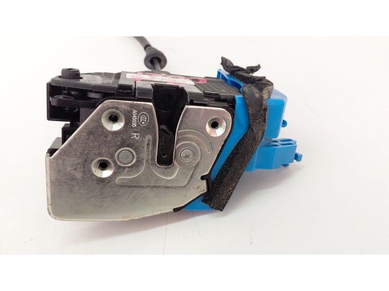 Recambio de cerradura puerta trasera derecha para kia cee´d 1.6 crdi 136 cv referencia OEM IAM 81420A2400  