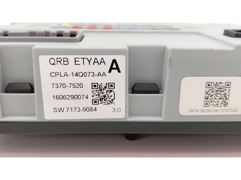 Recambio de caja reles / fusibles para jaguar f-pace (x761) 2.0 td4 awd referencia OEM IAM CPLA14Q073AA  