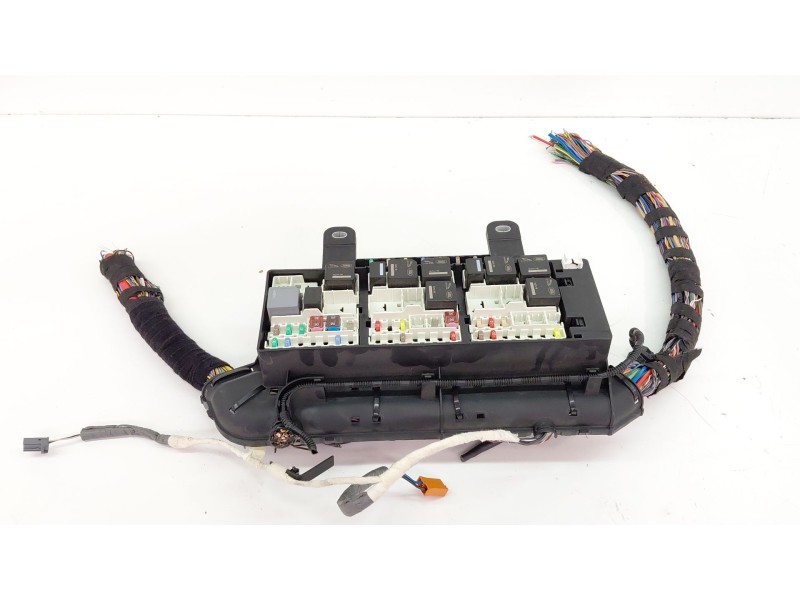 Recambio de caja reles / fusibles para jaguar f-pace (x761) 2.0 td4 awd referencia OEM IAM HK8314A067FA  