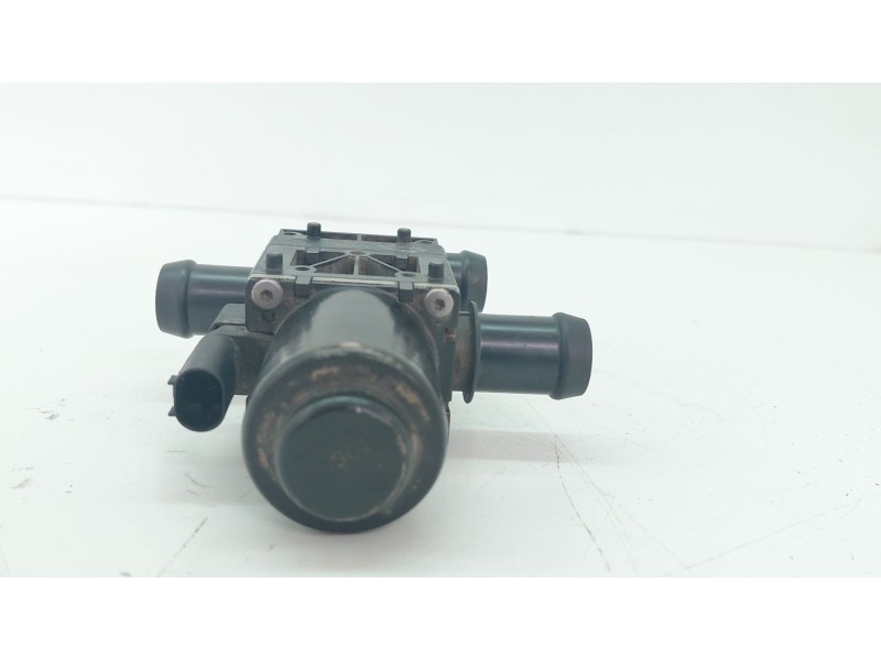 Recambio de bomba agua para jaguar i-pace (x590) ev400 awd referencia OEM IAM J9D318495AA  