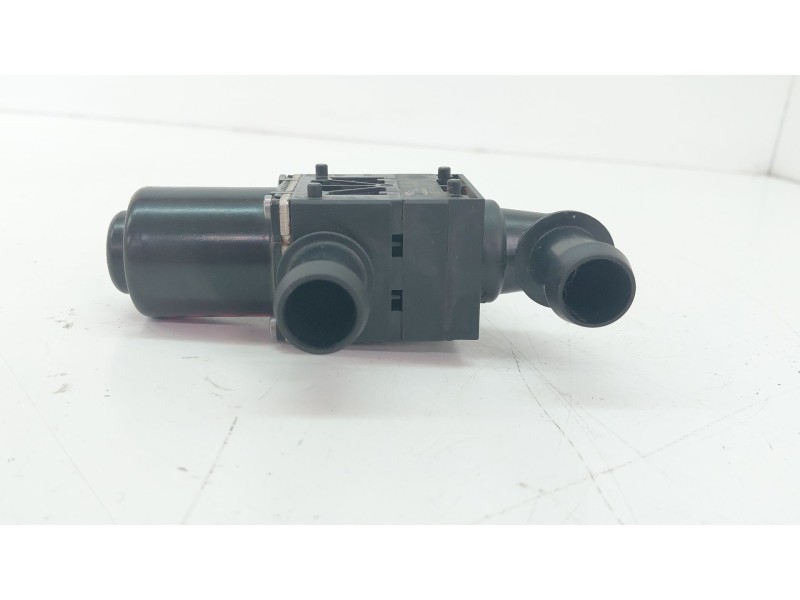 Recambio de bomba agua para jaguar i-pace (x590) ev400 awd referencia OEM IAM J9D318495AA  