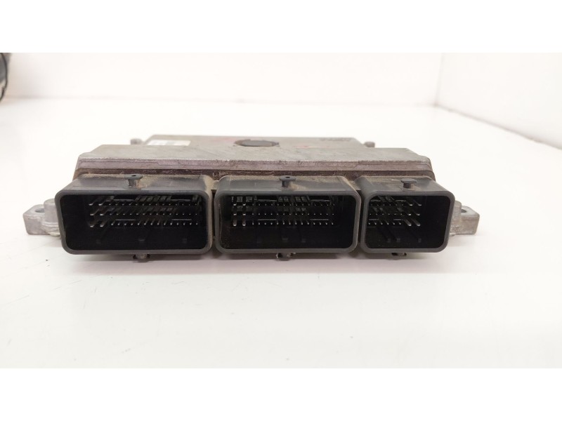 Recambio de centralita motor uce para dacia sandero ii tce 90 (b8m1, b8ma) referencia OEM IAM 237105499R  
							