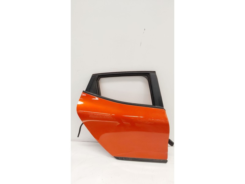 Recambio de puerta trasera derecha para renault clio v referencia OEM IAM   
