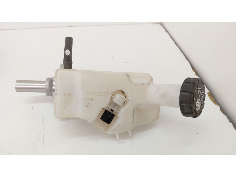 Recambio de bomba freno para renault clio v referencia OEM IAM 460912995R  
