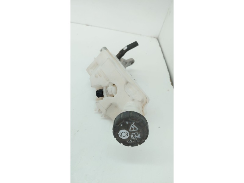 Recambio de bomba freno para renault clio v referencia OEM IAM 460912995R  