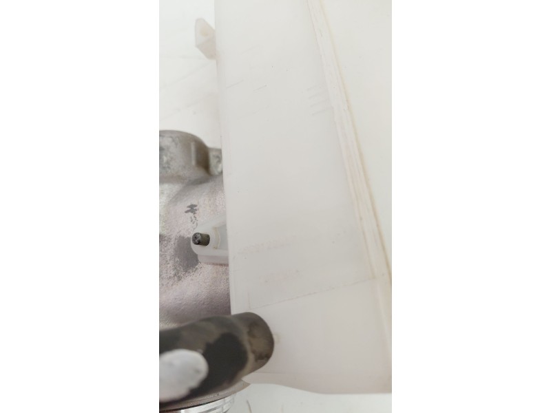 Recambio de bomba freno para renault clio v referencia OEM IAM 460912995R  