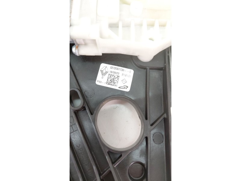 Recambio de elevalunas trasero derecho para renault clio v referencia OEM IAM 827209773R  