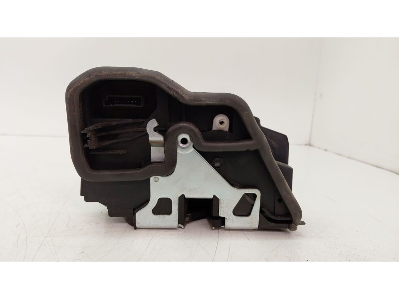 Recambio de cerradura puerta delantera derecha para bmw serie 3 berlina (e90) 318d 122 cv referencia OEM IAM 18800018126  