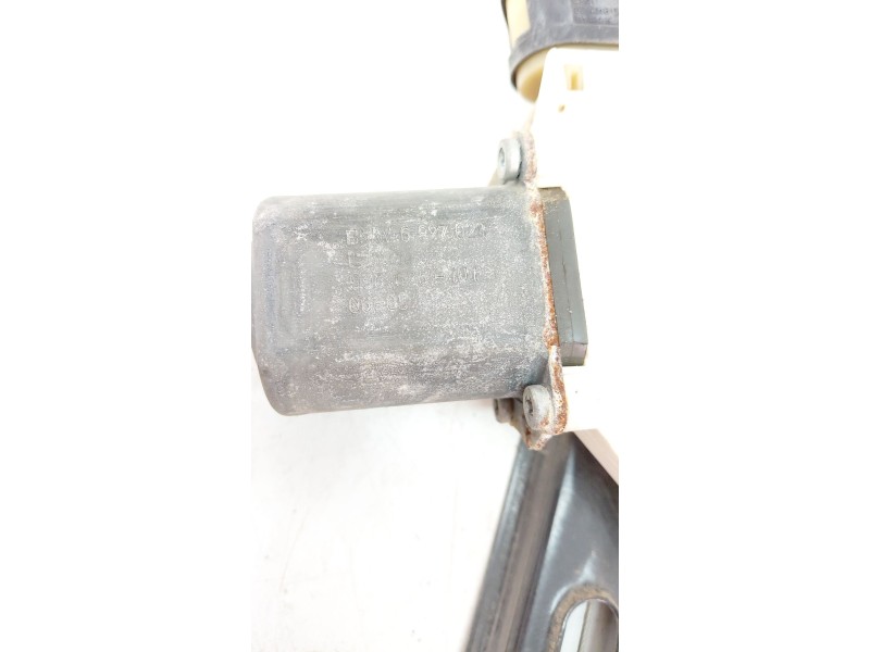 Recambio de elevalunas delantero derecho para bmw serie 3 berlina (e90) 318d 122 cv referencia OEM IAM 6927023  