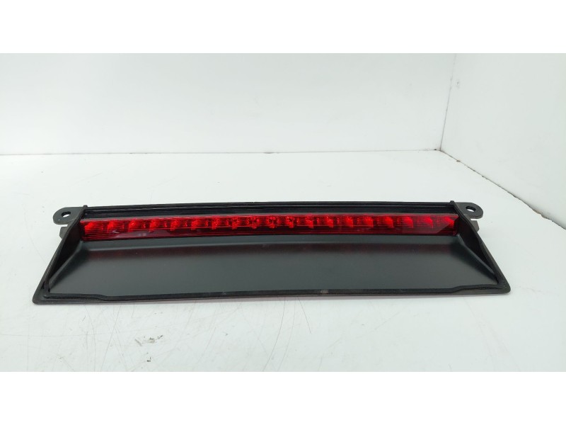 Recambio de luz central de freno para porsche panamera 4.8 v8 turbo cat referencia OEM IAM 9706310500  
							