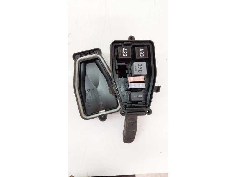 Recambio de caja reles / fusibles para porsche panamera 4.8 v8 turbo cat referencia OEM IAM 97061044300  