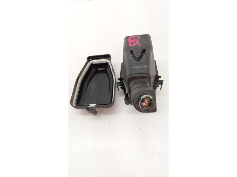 Recambio de caja reles / fusibles para porsche panamera 4.8 v8 turbo cat referencia OEM IAM 97061044300  