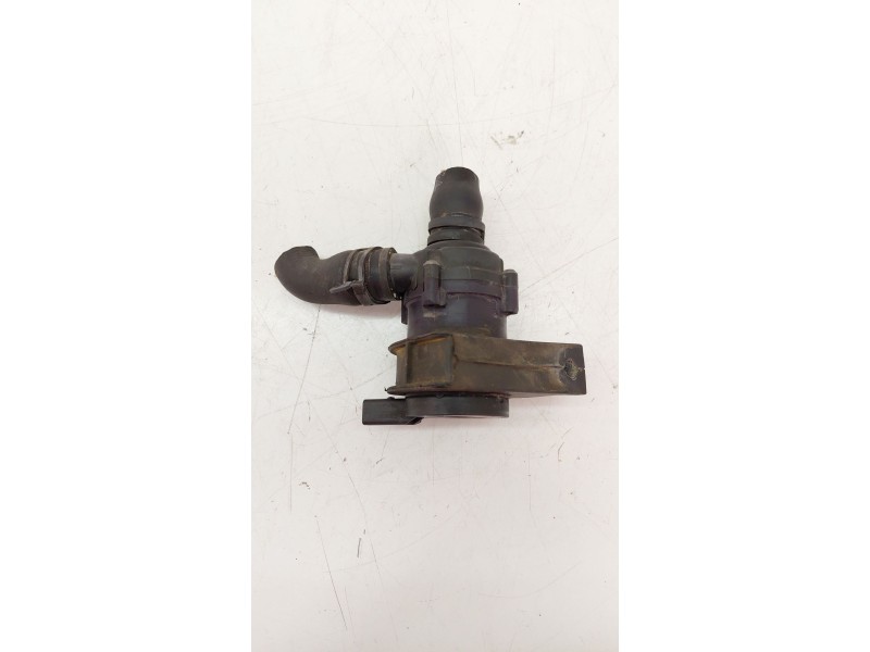 Recambio de bomba agua para porsche panamera 4.8 v8 turbo cat referencia OEM IAM 97057255100  