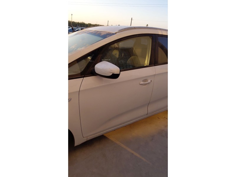 Recambio de puerta delantera izquierda para kia carens iv 1.7 crdi referencia OEM IAM   