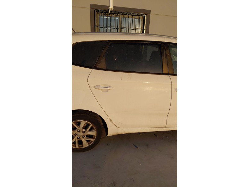 Recambio de puerta trasera derecha para kia carens iv 1.7 crdi referencia OEM IAM   