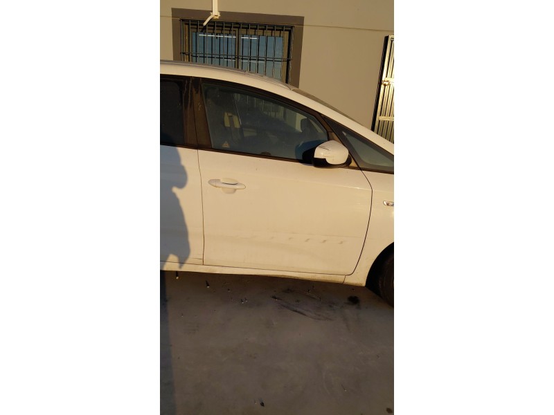 Recambio de puerta delantera derecha para kia carens iv 1.7 crdi referencia OEM IAM   