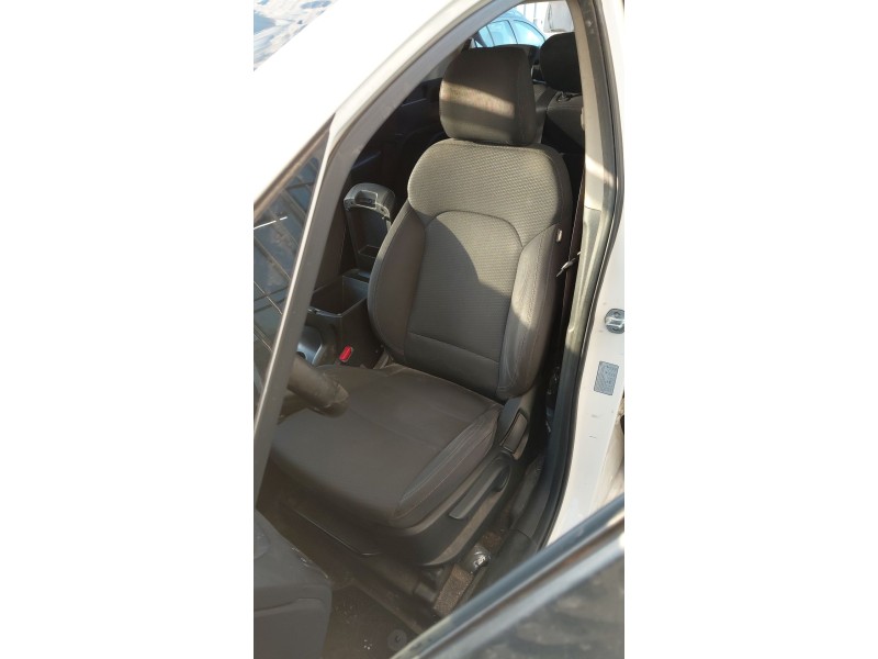 Recambio de asiento delantero izquierdo para kia carens iv 1.7 crdi referencia OEM IAM   