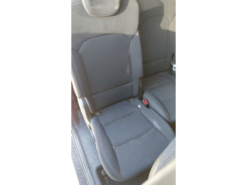Recambio de asientos trasero derecho para kia carens iv 1.7 crdi referencia OEM IAM   