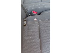 Recambio de asientos trasero derecho para kia carens iv 1.7 crdi referencia OEM IAM    2