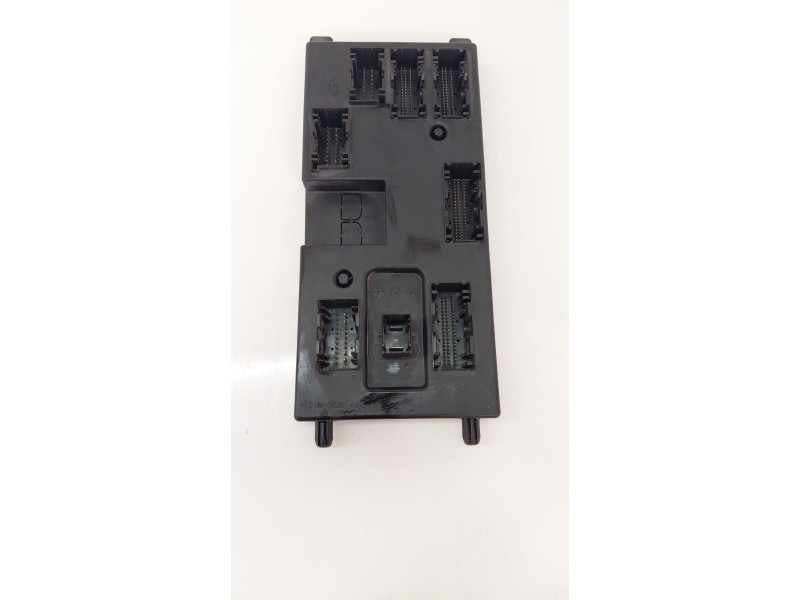 Recambio de caja reles / fusibles para jaguar i-pace (x590) ev400 awd referencia OEM IAM JPLA14F041BG  
							