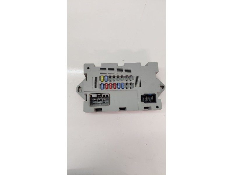 Recambio de caja reles / fusibles para jaguar i-pace (x590) ev400 awd referencia OEM IAM CPLA14Q073AA  