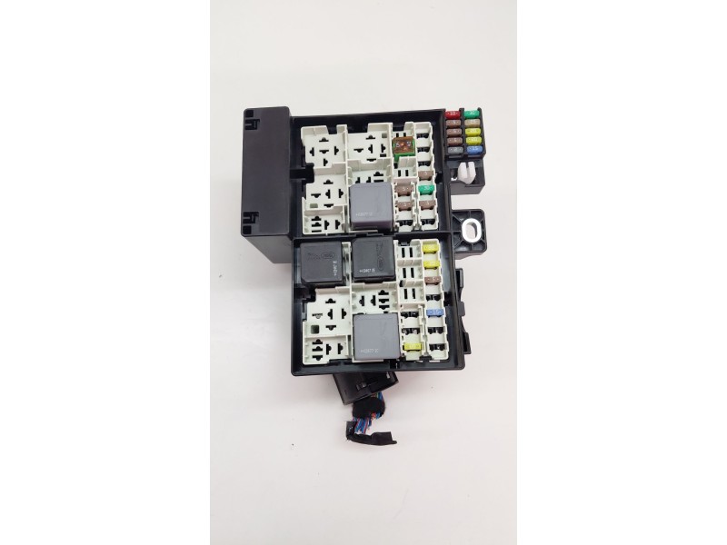 Recambio de caja reles / fusibles para jaguar i-pace (x590) ev400 awd referencia OEM IAM J9D314K016AA  