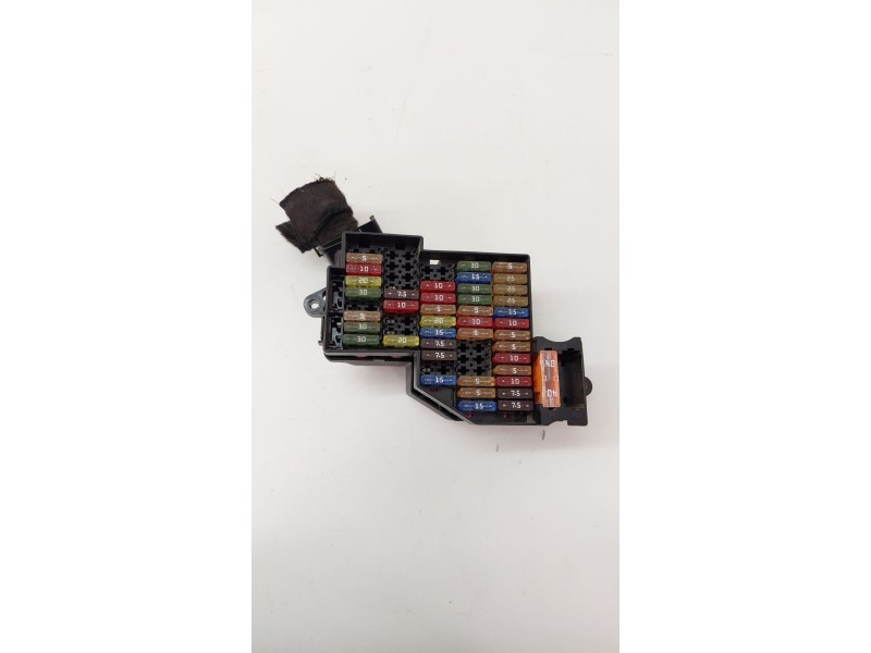 Recambio de caja reles / fusibles para porsche panamera 4.8 v8 turbo cat referencia OEM IAM 7L0941828B  