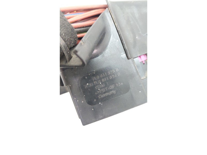 Recambio de caja reles / fusibles para porsche panamera 4.8 v8 turbo cat referencia OEM IAM 7L0941828B  