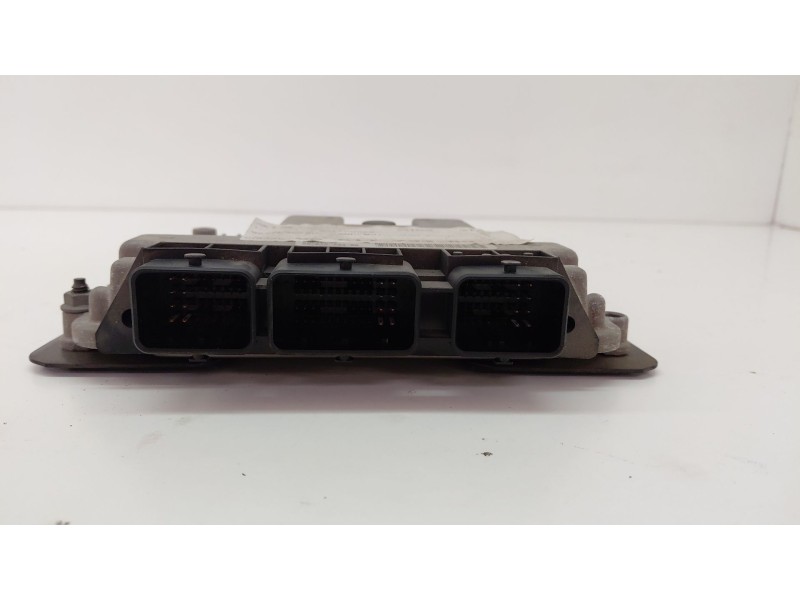 Recambio de centralita motor uce para citroën c4 coupé (la_) 1.6 hdi referencia OEM IAM 9661773380  
							